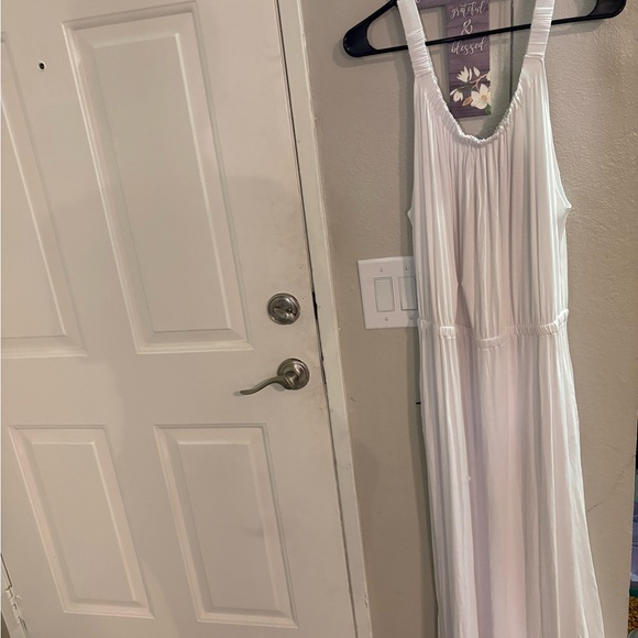 VENUS Dresses & Skirts - VENUS White Gathered Dress